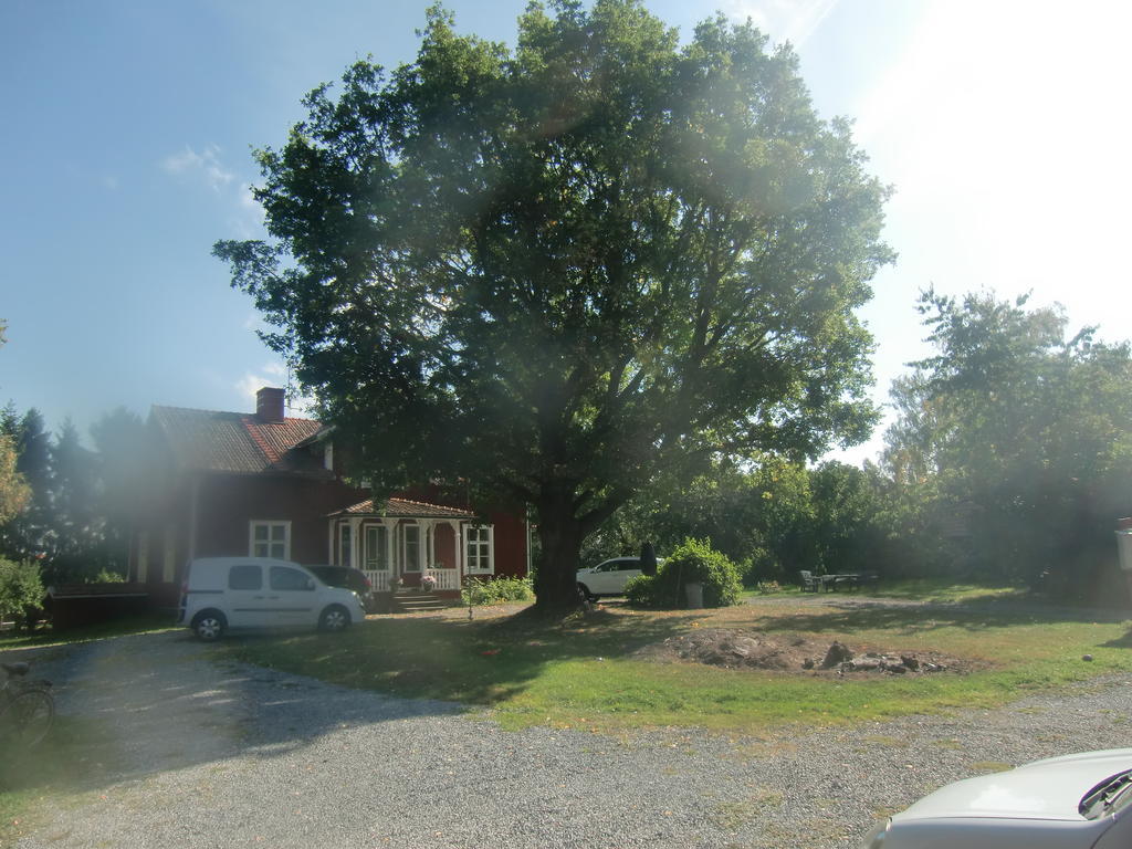 Finnsta Gard Cottages Vasteras Exterior photo