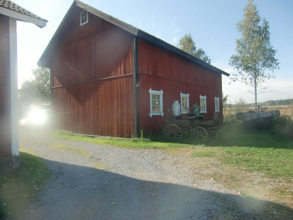 Finnsta Gard Cottages Vasteras Exterior photo